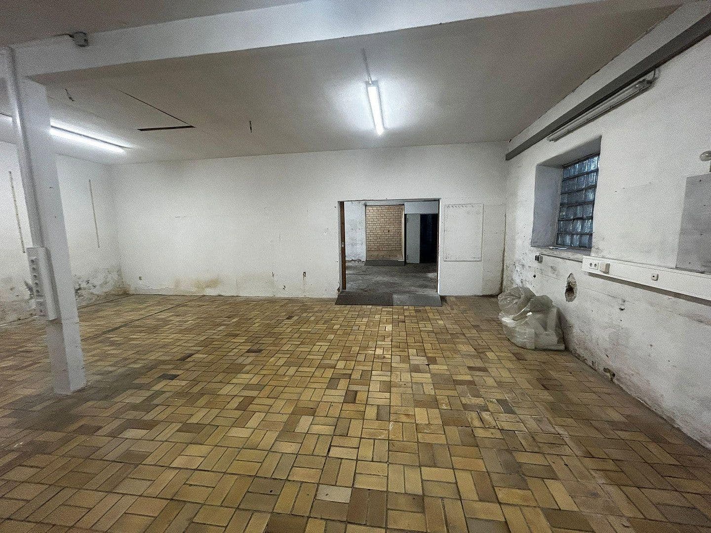 Prenájom nebytového priestoru 350 m², Königsstraße 72, Mönchengladbach, Severné Porýnie - Westfálsko Prenájom nebytového priestoru 350 m², Königsstraße 72, Mönchengladbach, Severné Porýnie - Westfálsko