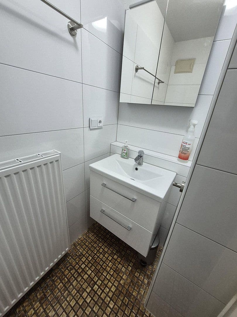 Prenájom bytu 1-izbový 17 m², L2, Mannheim, Bádensko-Wurttembersko Prenájom bytu 1-izbový 17 m², L2, Mannheim, Bádensko-Wurttembersko