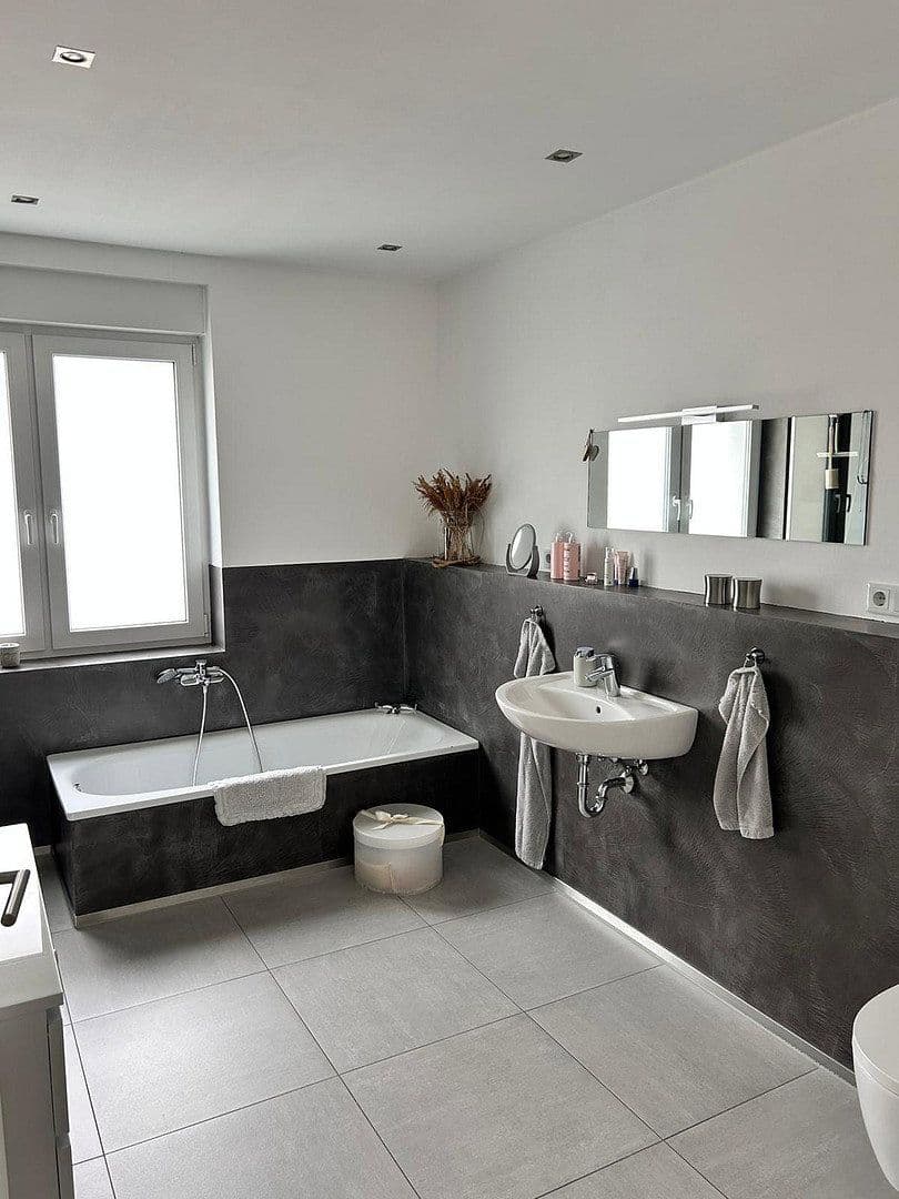 Prenájom bytu 3-izbový 98 m², Lohmühlenstraße 2, Lüdenscheid, Severné Porýnie - Westfálsko Prenájom bytu 3-izbový 98 m², Lohmühlenstraße 2, Lüdenscheid, Severné Porýnie - Westfálsko
