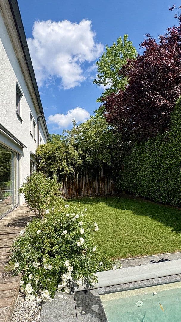 Predaj domu 220 m², pozemek 430 m², Regensbsurg, Bavorsko Predaj domu 220 m², pozemek 430 m², Regensbsurg, Bavorsko