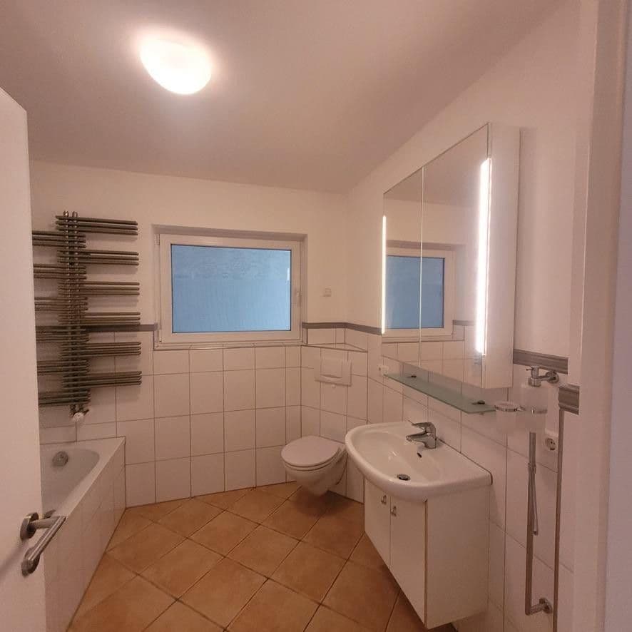 Prenájom bytu 3-izbový 93 m², Heusenstamm, Hesensko Prenájom bytu 3-izbový 93 m², Heusenstamm, Hesensko