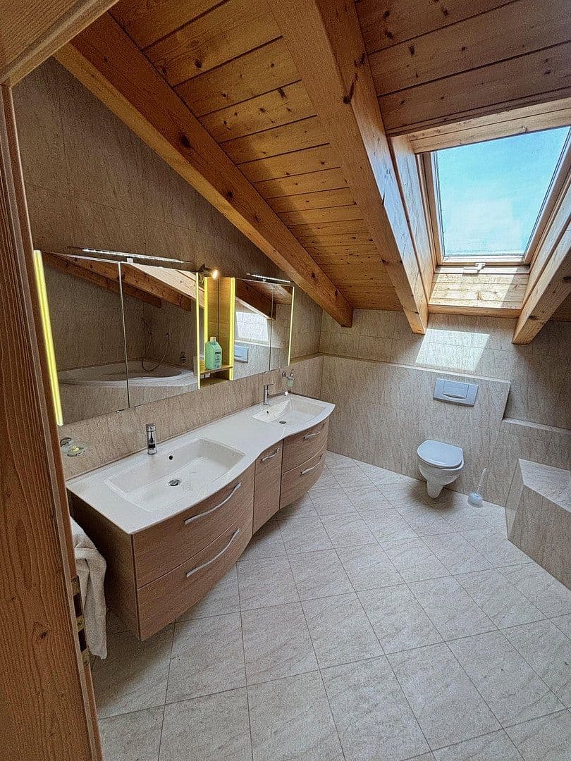 Predaj domu 218 m², pozemek 496 m², Adalbert-Stifter-Ring 9, Schäftlarn, Bavorsko Predaj domu 218 m², pozemek 496 m², Adalbert-Stifter-Ring 9, Schäftlarn, Bavorsko