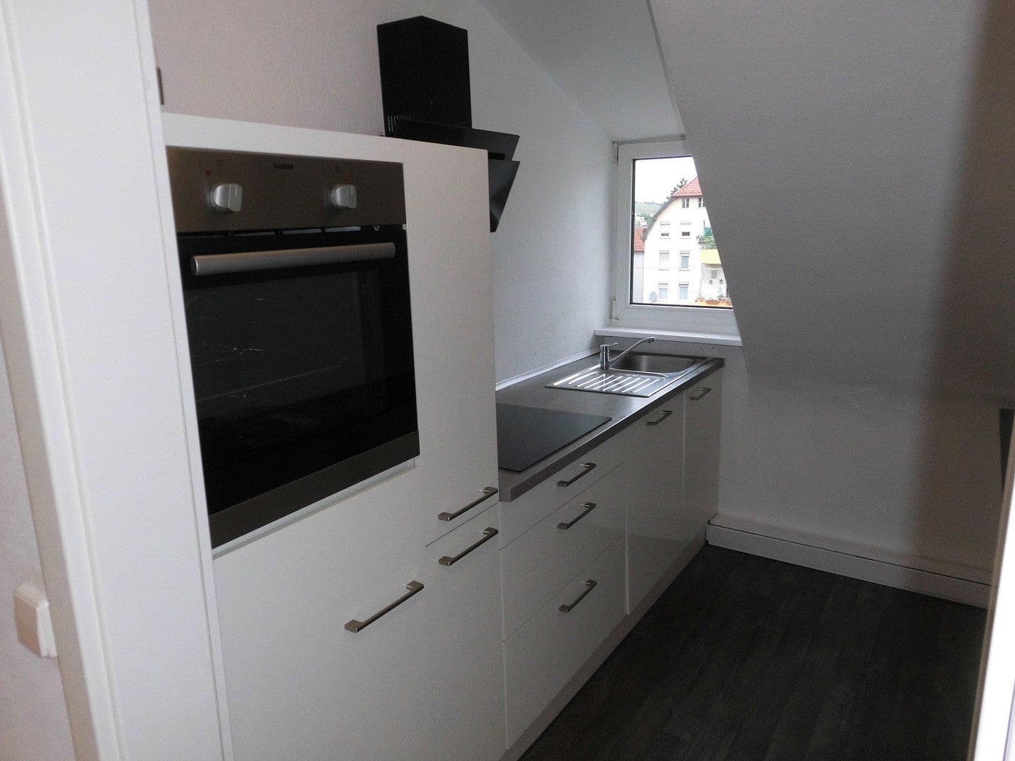 Prenájom bytu 2-izbový 45 m², Stuttgart, Bádensko-Wurttembersko Prenájom bytu 2-izbový 45 m², Stuttgart, Bádensko-Wurttembersko