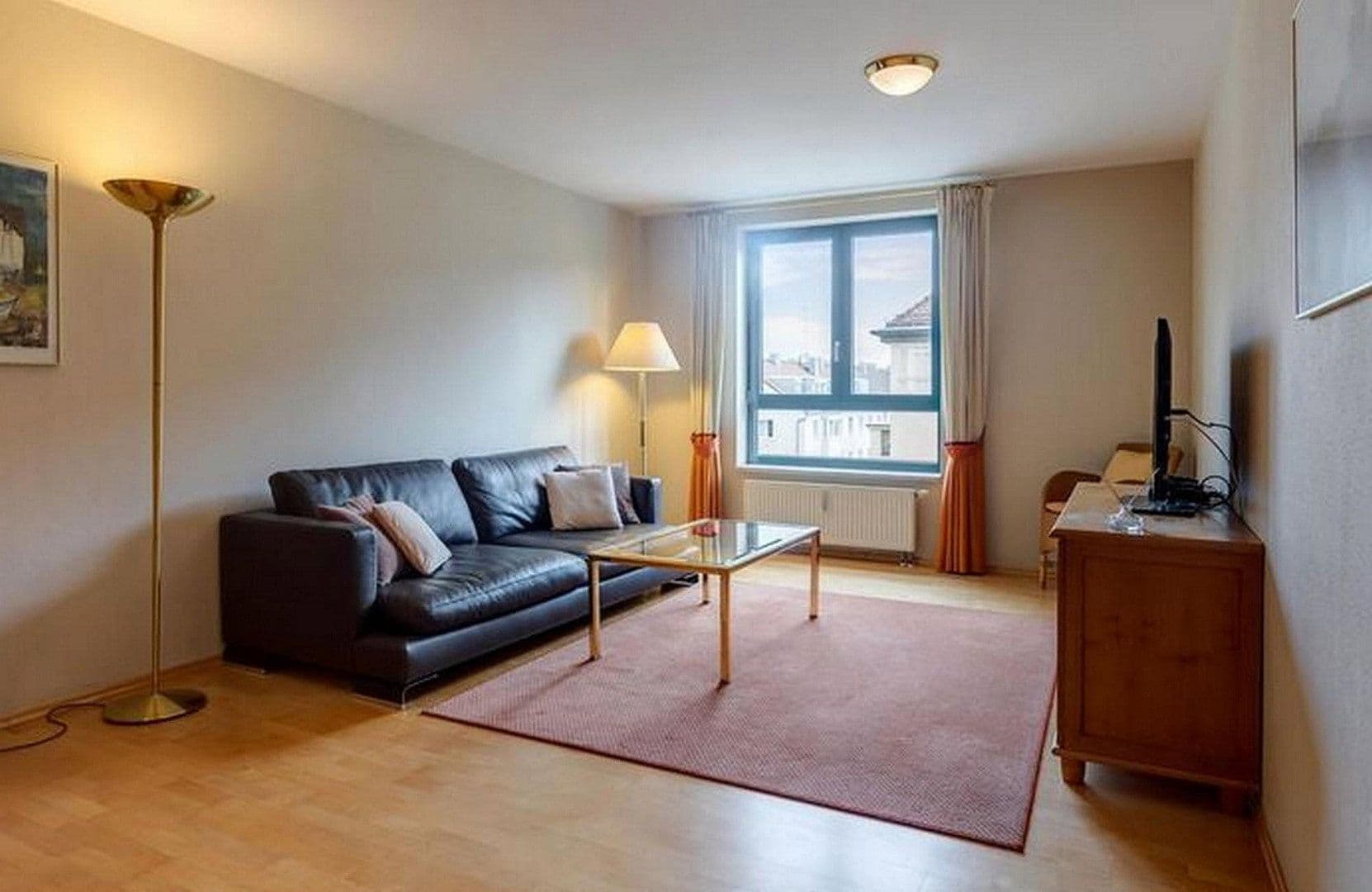 Prenájom bytu 2-izbový 66 m², Dorotheenstraße 41, Berlin, Berlín Prenájom bytu 2-izbový 66 m², Dorotheenstraße 41, Berlin, Berlín