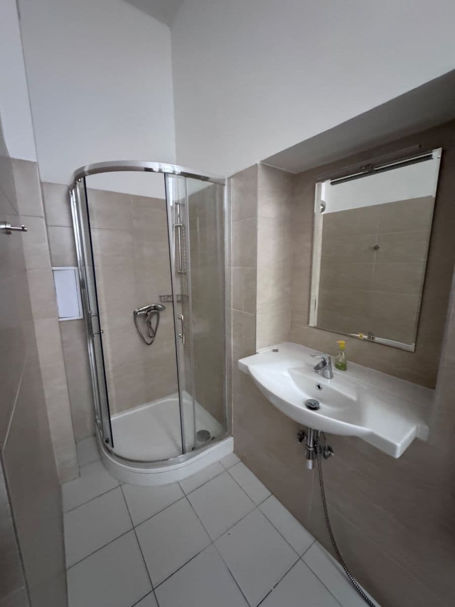 Prenájom bytu 2-izbový 33 m², Vrchlického, Teplice, Ústecký kraj Prenájom bytu 2-izbový 33 m², Vrchlického, Teplice, Ústecký kraj