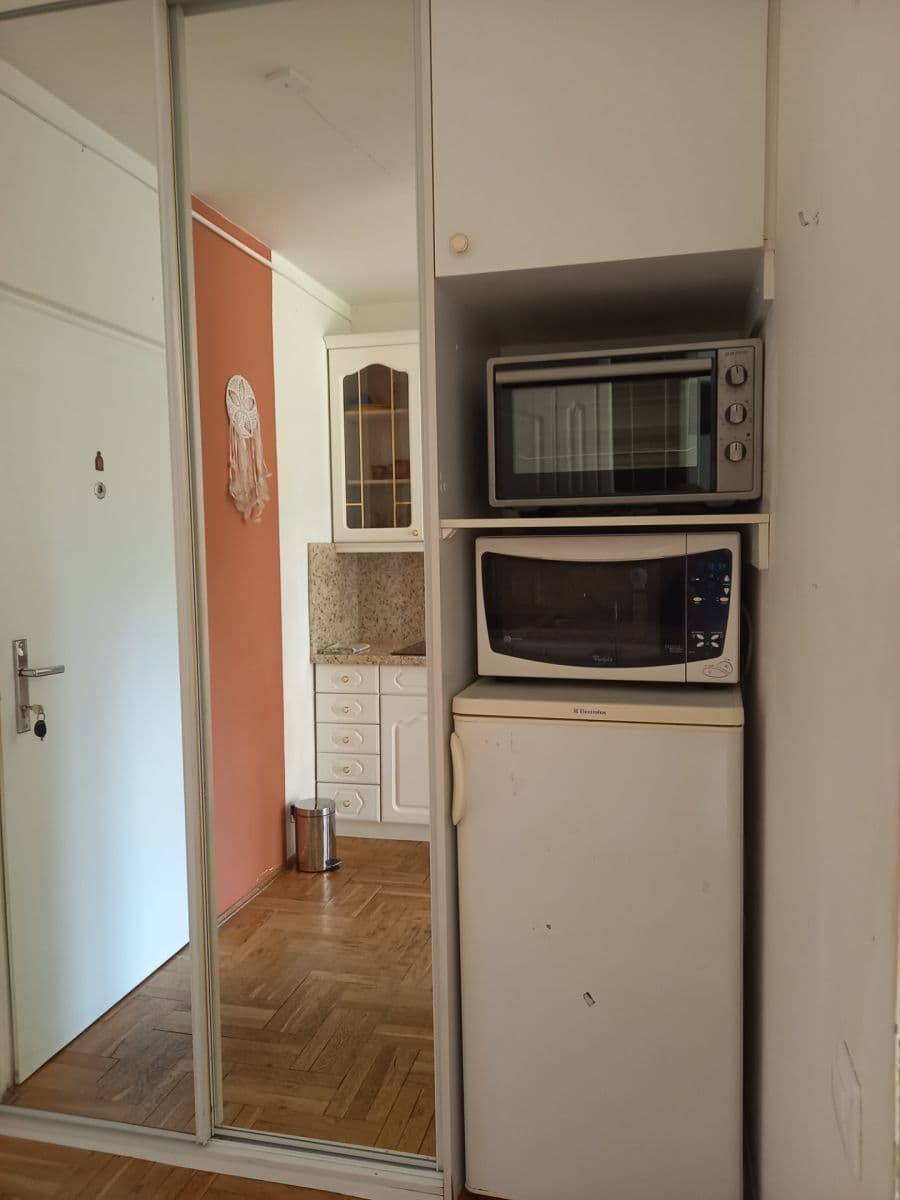Prenájom bytu 2-izbový 35 m², Murgašova, Praha, Praha Prenájom bytu 2-izbový 35 m², Murgašova, Praha, Praha