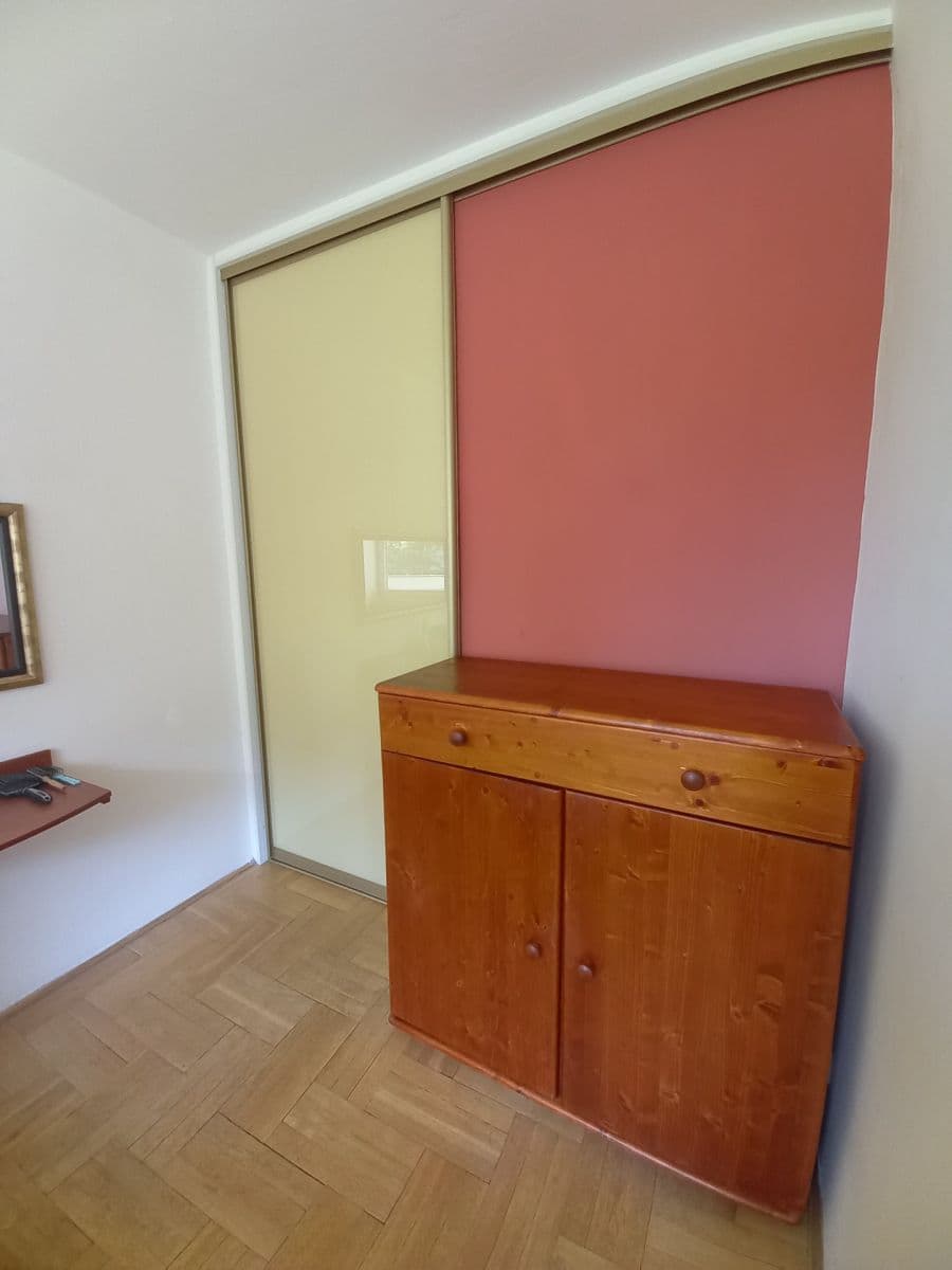 Prenájom bytu 2-izbový 35 m², Murgašova, Praha, Praha Prenájom bytu 2-izbový 35 m², Murgašova, Praha, Praha