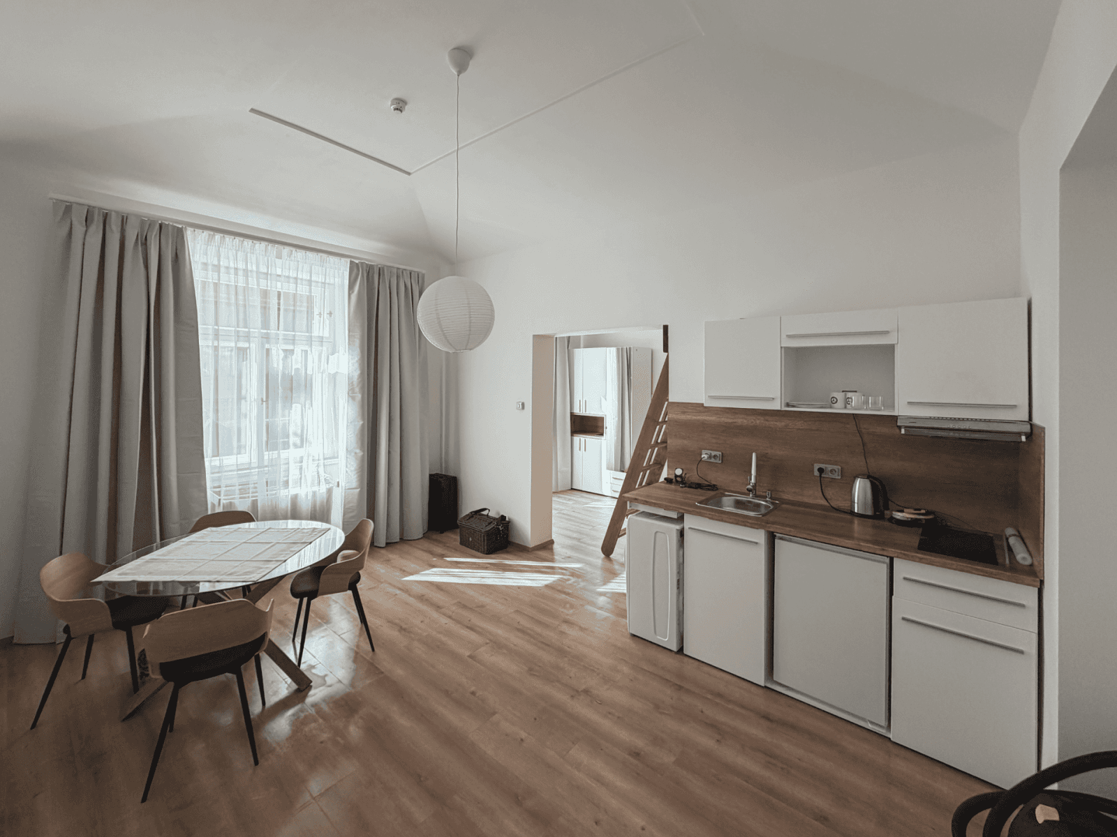 Prenájom bytu 1-izbový 41 m², Sokolská, Praha, Praha Prenájom bytu 1-izbový 41 m², Sokolská, Praha, Praha
