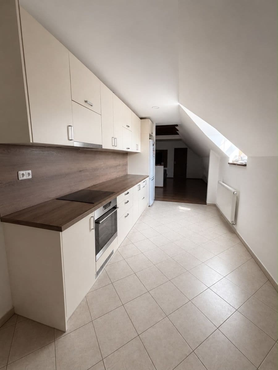 Prenájom bytu 3-izbový 95 m², Kutnohorská, Praha, Praha Prenájom bytu 3-izbový 95 m², Kutnohorská, Praha, Praha