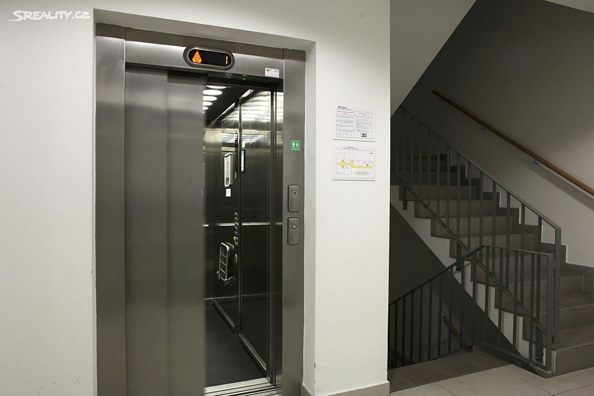 Prenájom bytu 2-izbový 62 m², V Háji, Praha, Praha Prenájom bytu 2-izbový 62 m², V Háji, Praha, Praha