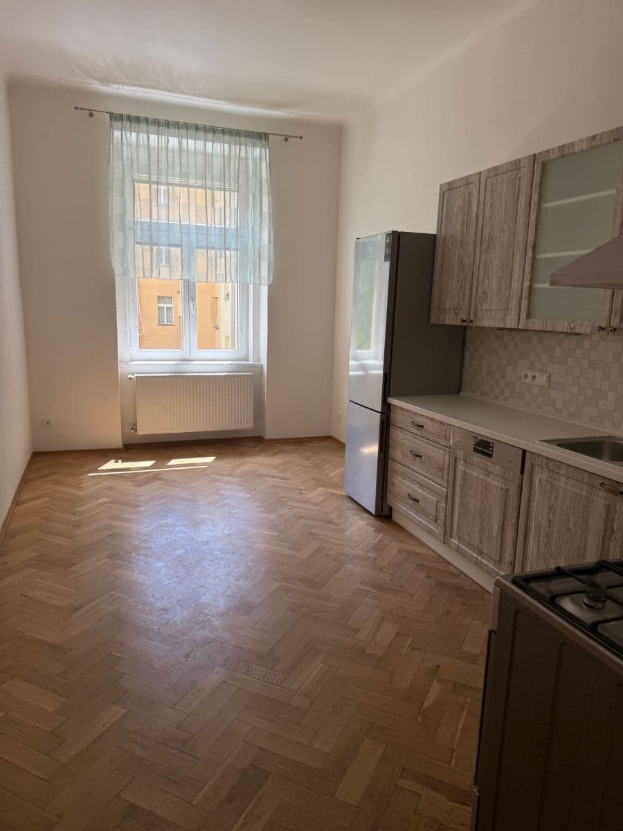 Prenájom bytu 2-izbový 78 m², Ruská, Praha, Praha Prenájom bytu 2-izbový 78 m², Ruská, Praha, Praha