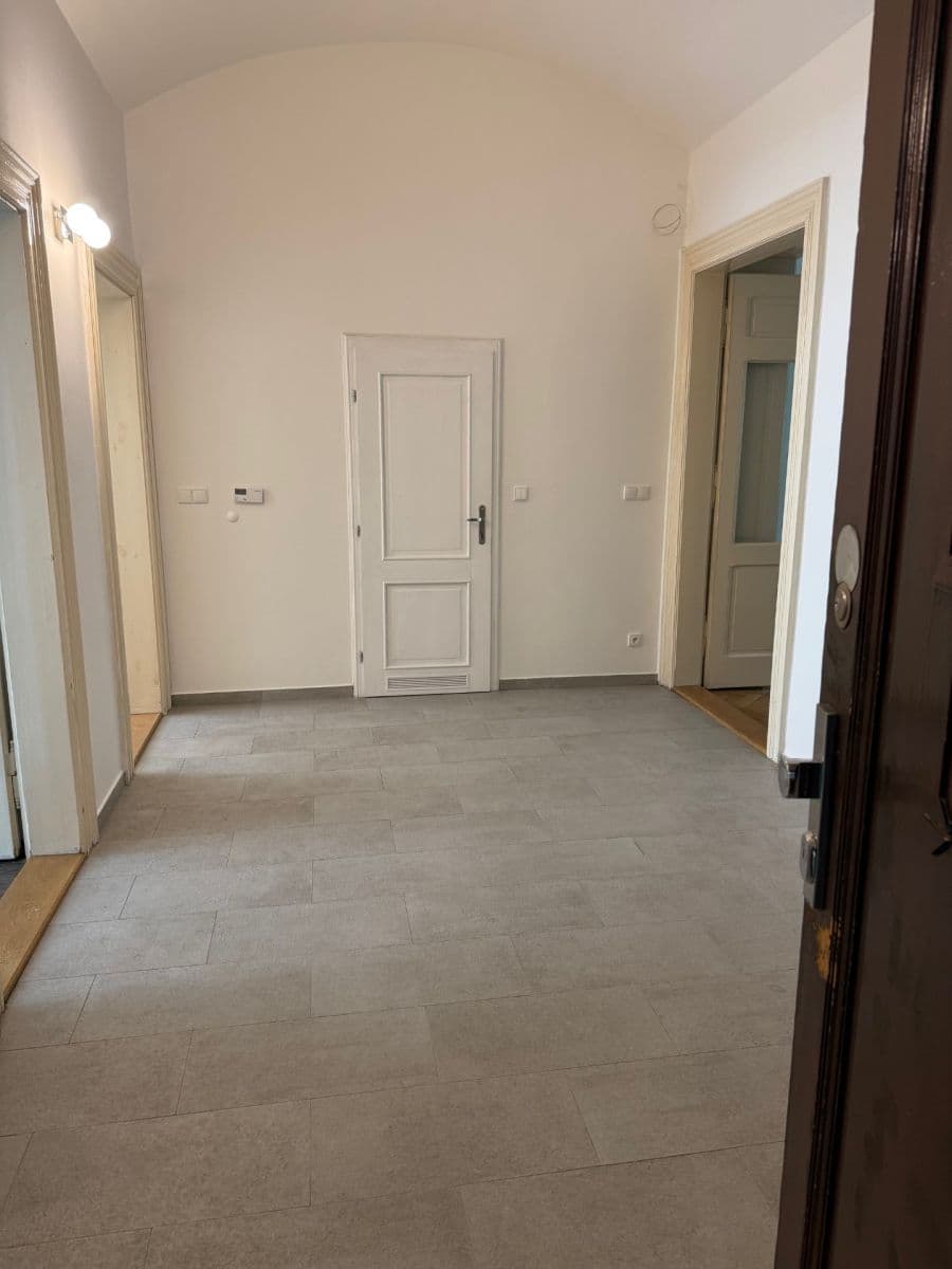 Prenájom bytu 2-izbový 78 m², Ruská, Praha, Praha Prenájom bytu 2-izbový 78 m², Ruská, Praha, Praha