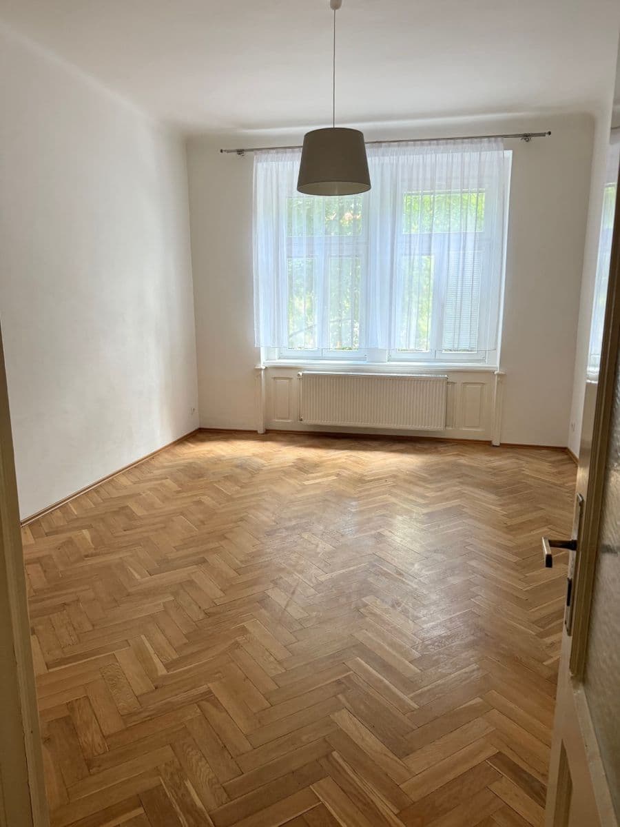 Prenájom bytu 2-izbový 78 m², Ruská, Praha, Praha Prenájom bytu 2-izbový 78 m², Ruská, Praha, Praha