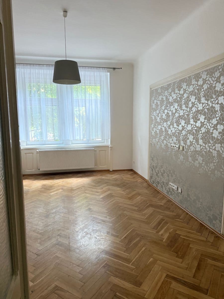Prenájom bytu 2-izbový 78 m², Ruská, Praha, Praha Prenájom bytu 2-izbový 78 m², Ruská, Praha, Praha