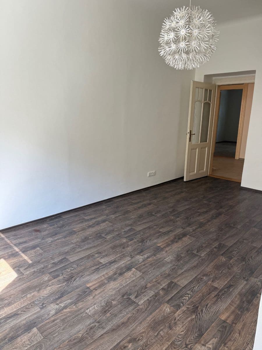 Prenájom bytu 2-izbový 78 m², Ruská, Praha, Praha Prenájom bytu 2-izbový 78 m², Ruská, Praha, Praha