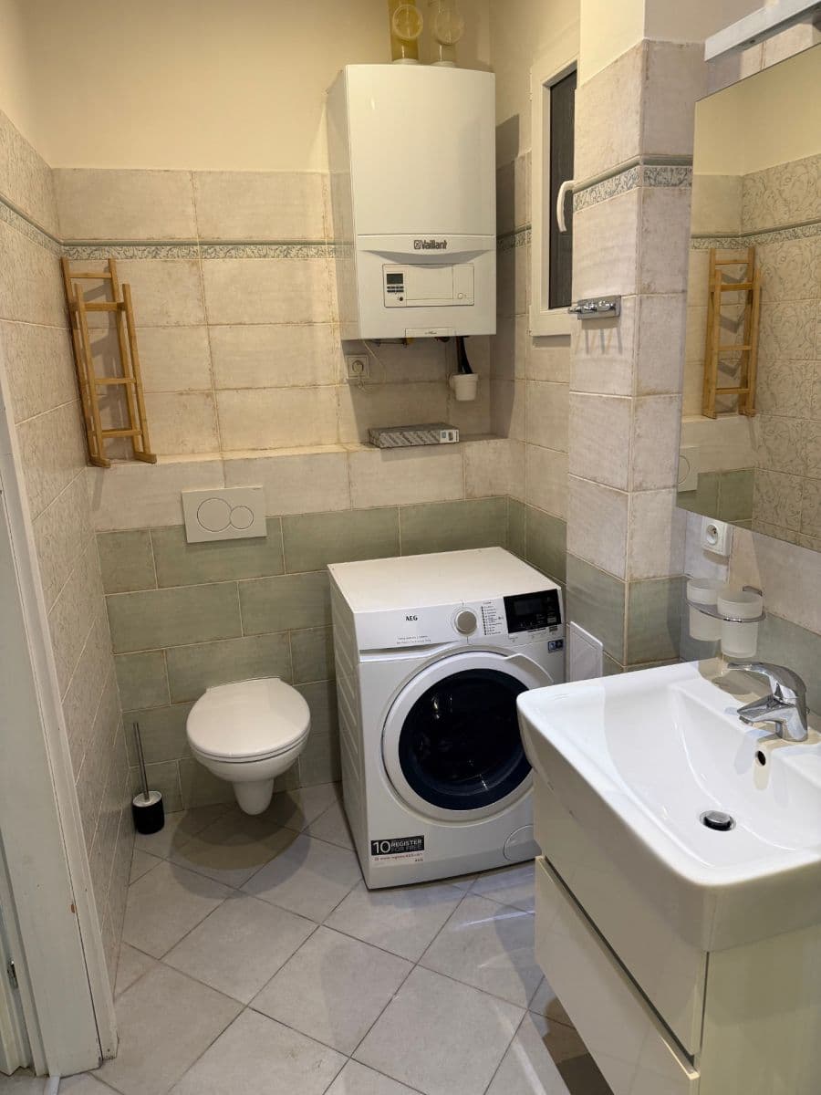 Prenájom bytu 2-izbový 78 m², Ruská, Praha, Praha Prenájom bytu 2-izbový 78 m², Ruská, Praha, Praha