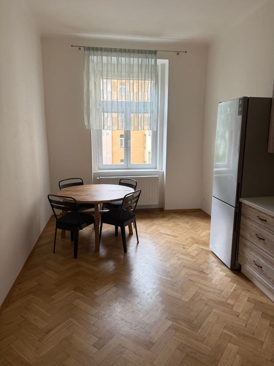 Prenájom bytu 2-izbový 78 m², Ruská, Praha, Praha Prenájom bytu 2-izbový 78 m², Ruská, Praha, Praha