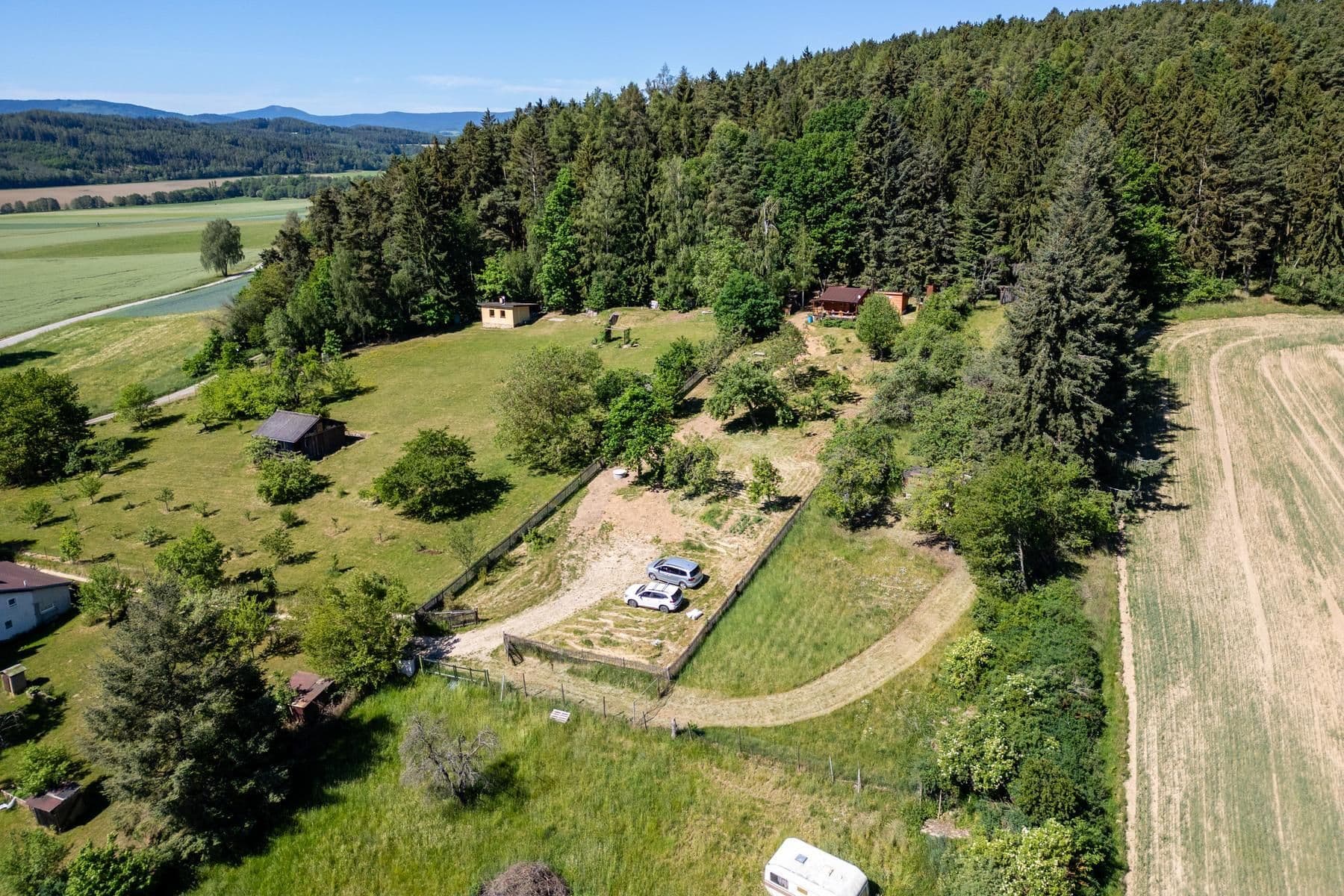 Predaj rekreačného objektu 50 m², pozemek 2.198 m², Strunkovice nad Blanicí, Jihočeský kraj Predaj rekreačného objektu 50 m², pozemek 2.198 m², Strunkovice nad Blanicí, Jihočeský kraj
