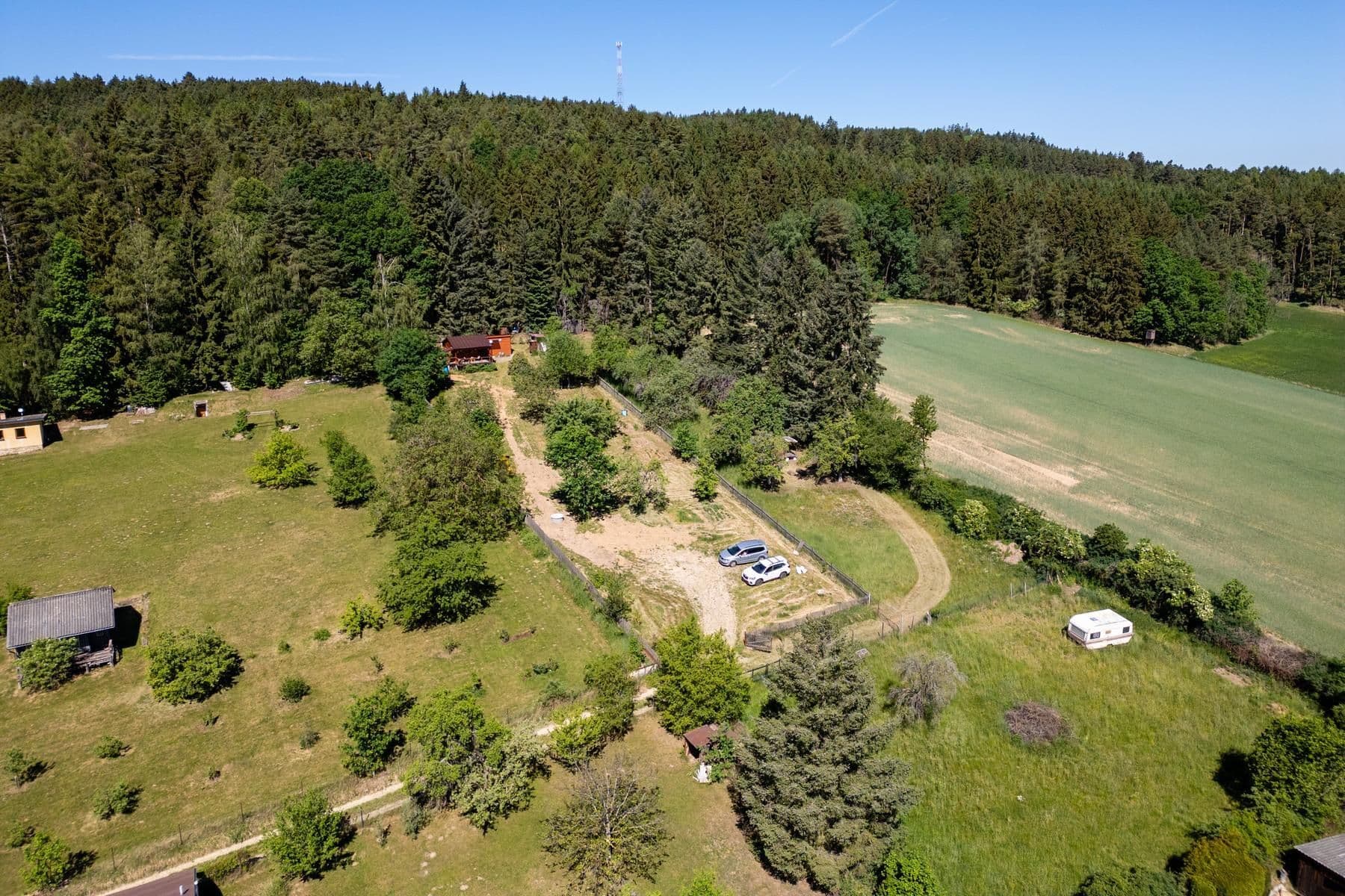 Predaj rekreačného objektu 50 m², pozemek 2.198 m², Strunkovice nad Blanicí, Jihočeský kraj Predaj rekreačného objektu 50 m², pozemek 2.198 m², Strunkovice nad Blanicí, Jihočeský kraj