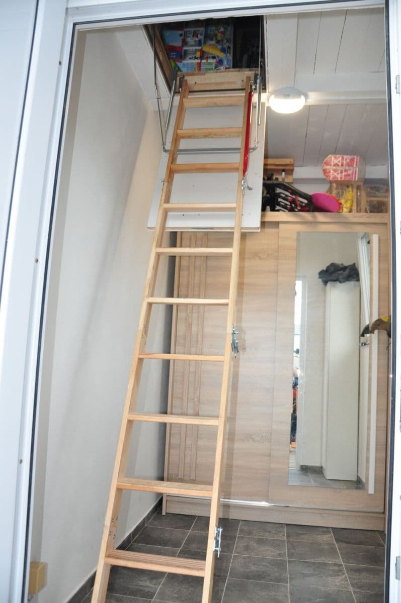 Predaj domu 181 m², pozemok 396 m², V Zahrádkách, Hradištko, Středočeský kraj Predaj domu 181 m², pozemok 396 m², V Zahrádkách, Hradištko, Středočeský kraj