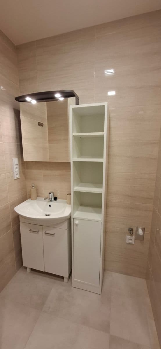 Prenájom bytu 1-izbový 35 m², Varenská, Ostrava, Moravskoslezský kraj Prenájom bytu 1-izbový 35 m², Varenská, Ostrava, Moravskoslezský kraj