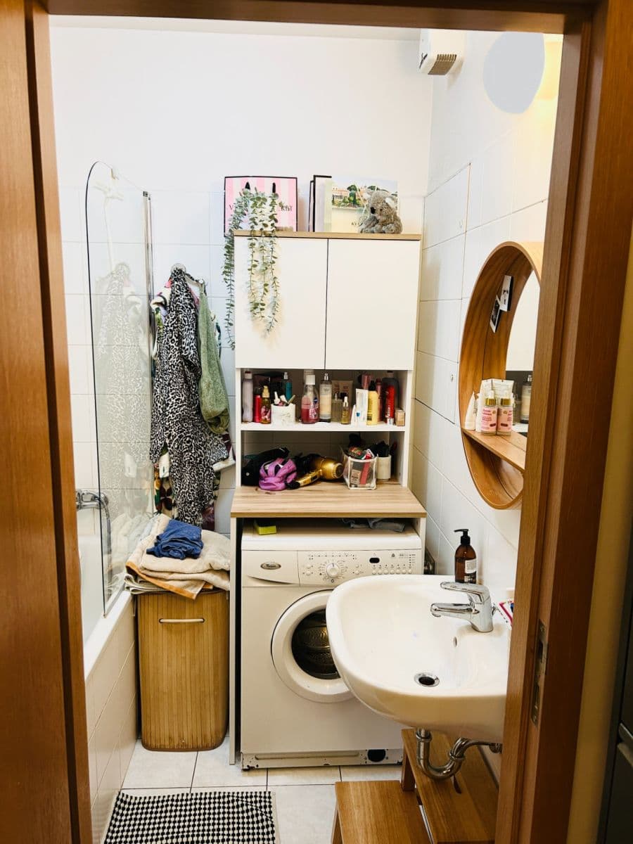 Prenájom bytu 1-izbový 39 m², Randova, Praha, Praha Prenájom bytu 1-izbový 39 m², Randova, Praha, Praha
