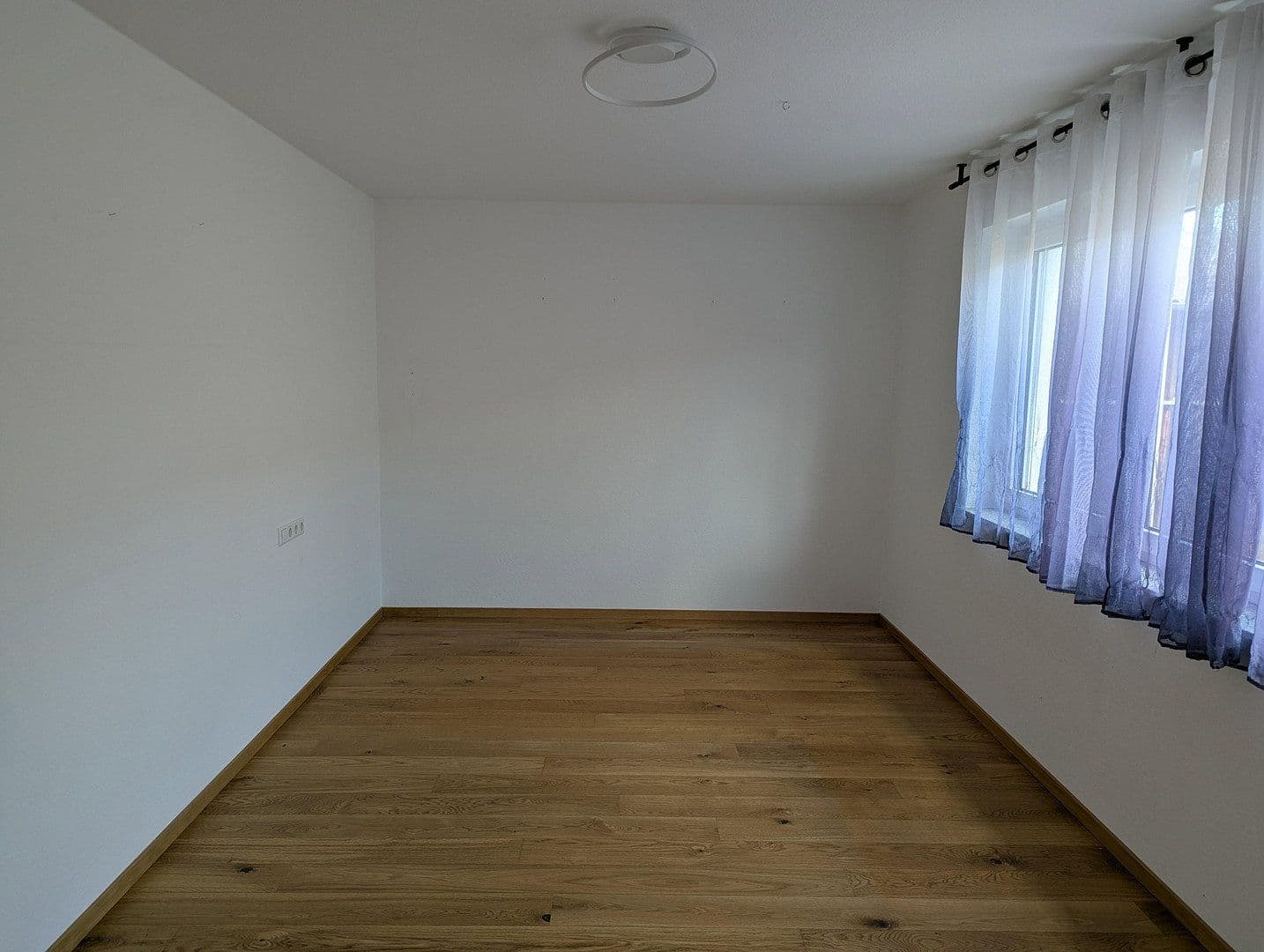 Prenájom bytu 4-izbový 108 m², Heimsheim, Bádensko-Wurttembersko Prenájom bytu 4-izbový 108 m², Heimsheim, Bádensko-Wurttembersko