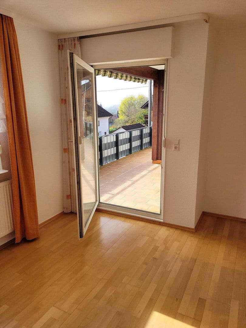 Prenájom bytu 4-izbový 146 m², Laufenburg (Baden), Bádensko-Wurttembersko Prenájom bytu 4-izbový 146 m², Laufenburg (Baden), Bádensko-Wurttembersko
