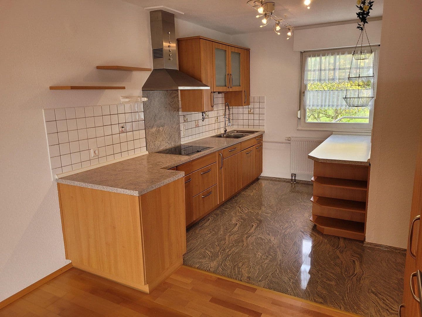 Prenájom bytu 4-izbový 146 m², Laufenburg (Baden), Bádensko-Wurttembersko Prenájom bytu 4-izbový 146 m², Laufenburg (Baden), Bádensko-Wurttembersko