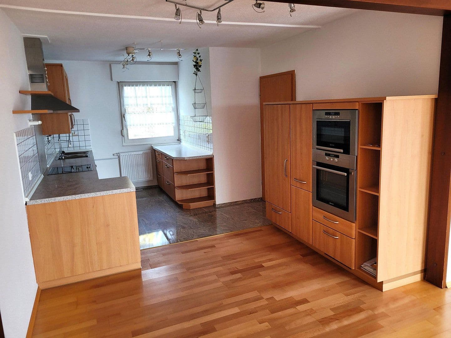 Prenájom bytu 4-izbový 146 m², Laufenburg (Baden), Bádensko-Wurttembersko Prenájom bytu 4-izbový 146 m², Laufenburg (Baden), Bádensko-Wurttembersko