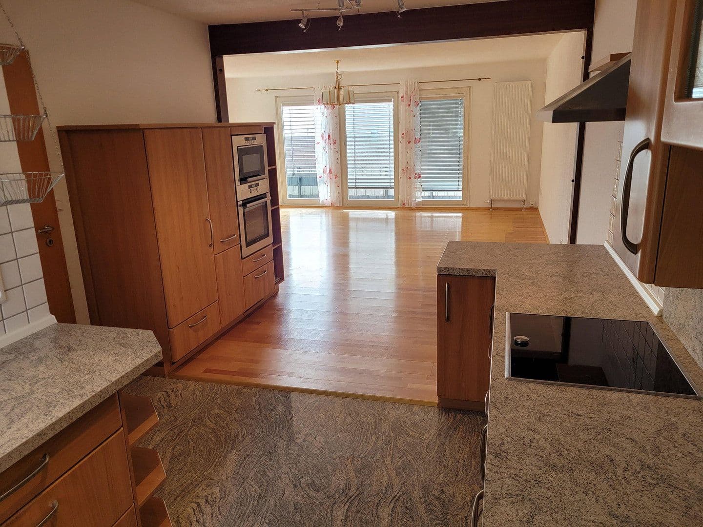 Prenájom bytu 4-izbový 146 m², Laufenburg (Baden), Bádensko-Wurttembersko Prenájom bytu 4-izbový 146 m², Laufenburg (Baden), Bádensko-Wurttembersko