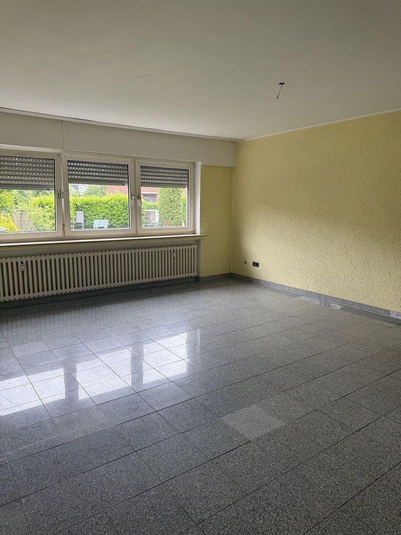 Prenájom bytu 3-izbový 98 m², Oberhausen, Severné Porýnie - Westfálsko Prenájom bytu 3-izbový 98 m², Oberhausen, Severné Porýnie - Westfálsko
