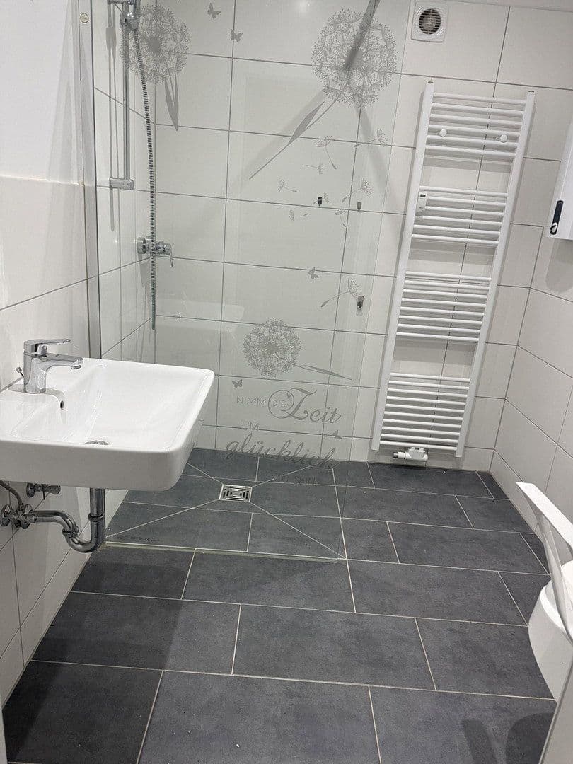 Prenájom bytu 3-izbový 98 m², Oberhausen, Severné Porýnie - Westfálsko Prenájom bytu 3-izbový 98 m², Oberhausen, Severné Porýnie - Westfálsko