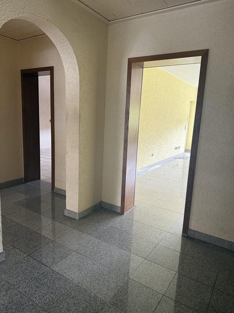 Prenájom bytu 3-izbový 98 m², Oberhausen, Severné Porýnie - Westfálsko Prenájom bytu 3-izbový 98 m², Oberhausen, Severné Porýnie - Westfálsko
