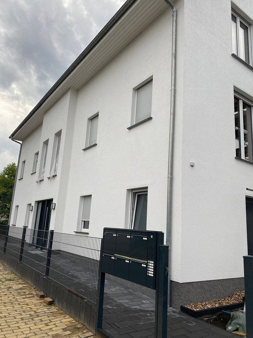 Prenájom bytu 3-izbový 99 m², Verbindungsweg 3, Velten, Brandenbursko Prenájom bytu 3-izbový 99 m², Verbindungsweg 3, Velten, Brandenbursko