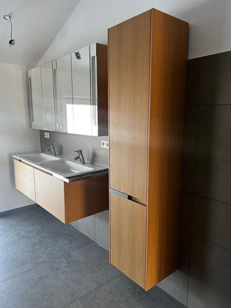 Prenájom domu 185 m², pozemek 236 m², Wasserfallweg 21, Amstetten, Bádensko-Wurttembersko Prenájom domu 185 m², pozemek 236 m², Wasserfallweg 21, Amstetten, Bádensko-Wurttembersko