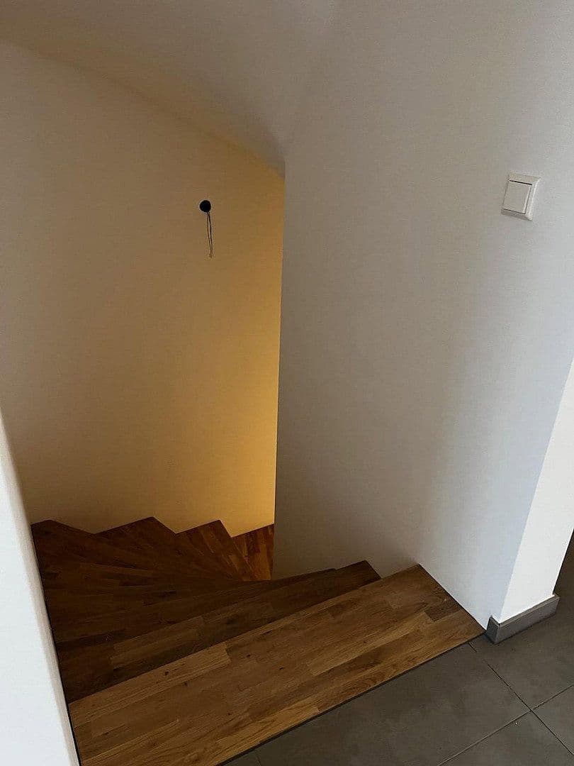 Prenájom domu 185 m², pozemek 236 m², Wasserfallweg 21, Amstetten, Bádensko-Wurttembersko Prenájom domu 185 m², pozemek 236 m², Wasserfallweg 21, Amstetten, Bádensko-Wurttembersko