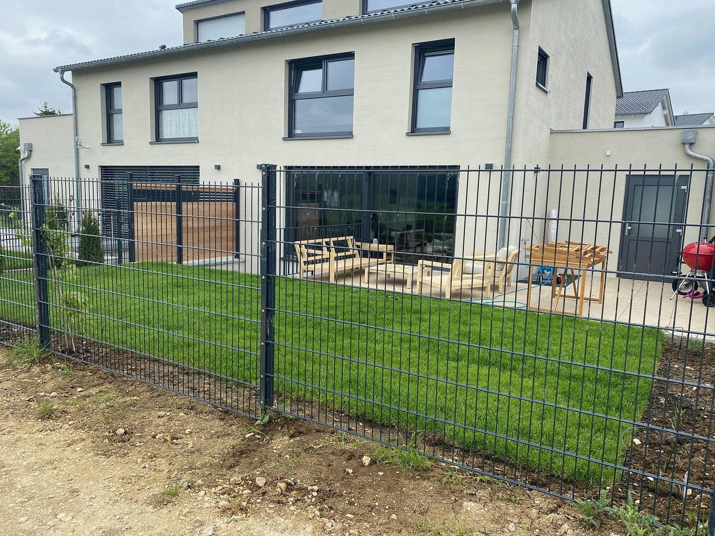 Prenájom domu 185 m², pozemek 236 m², Wasserfallweg 21, Amstetten, Bádensko-Wurttembersko Prenájom domu 185 m², pozemek 236 m², Wasserfallweg 21, Amstetten, Bádensko-Wurttembersko