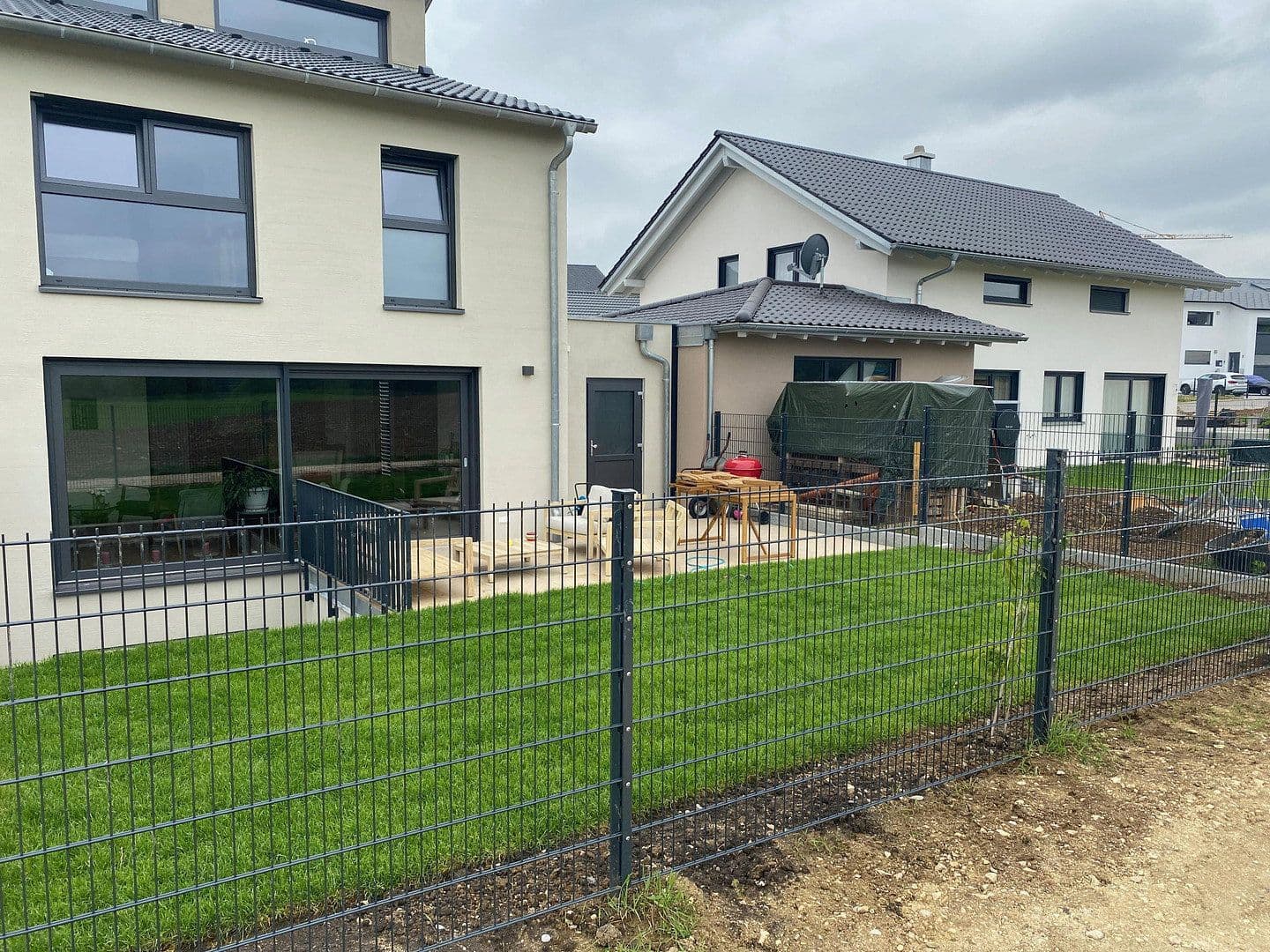 Prenájom domu 185 m², pozemek 236 m², Wasserfallweg 21, Amstetten, Bádensko-Wurttembersko Prenájom domu 185 m², pozemek 236 m², Wasserfallweg 21, Amstetten, Bádensko-Wurttembersko