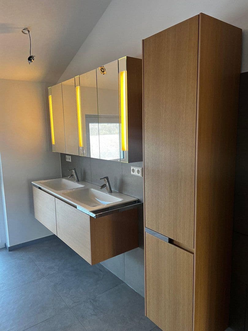 Prenájom domu 185 m², pozemek 236 m², Wasserfallweg 21, Amstetten, Bádensko-Wurttembersko Prenájom domu 185 m², pozemek 236 m², Wasserfallweg 21, Amstetten, Bádensko-Wurttembersko