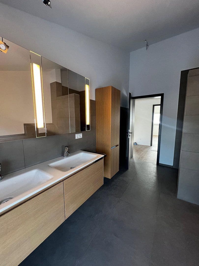 Prenájom domu 185 m², pozemek 236 m², Wasserfallweg 21, Amstetten, Bádensko-Wurttembersko Prenájom domu 185 m², pozemek 236 m², Wasserfallweg 21, Amstetten, Bádensko-Wurttembersko