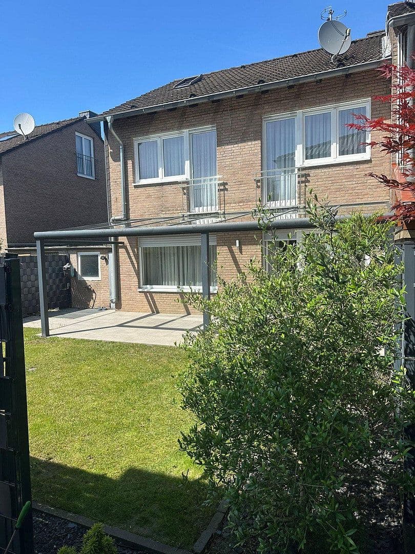 Predaj domu 127 m², pozemek 250 m², Berliner Straße 1b, Pulheim, Severné Porýnie - Westfálsko Predaj domu 127 m², pozemek 250 m², Berliner Straße 1b, Pulheim, Severné Porýnie - Westfálsko