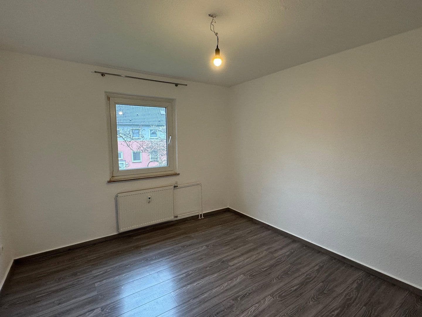 Prenájom bytu 2-izbový 41 m², Duisburg, Severné Porýnie - Westfálsko Prenájom bytu 2-izbový 41 m², Duisburg, Severné Porýnie - Westfálsko