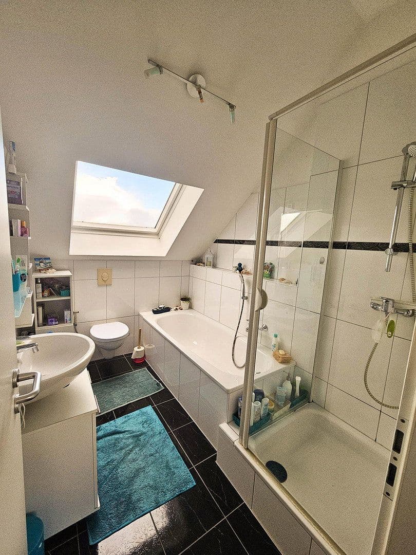 Predaj bytu 3-izbový 75 m², Bachstr. 3, Hürth, Severné Porýnie - Westfálsko Predaj bytu 3-izbový 75 m², Bachstr. 3, Hürth, Severné Porýnie - Westfálsko