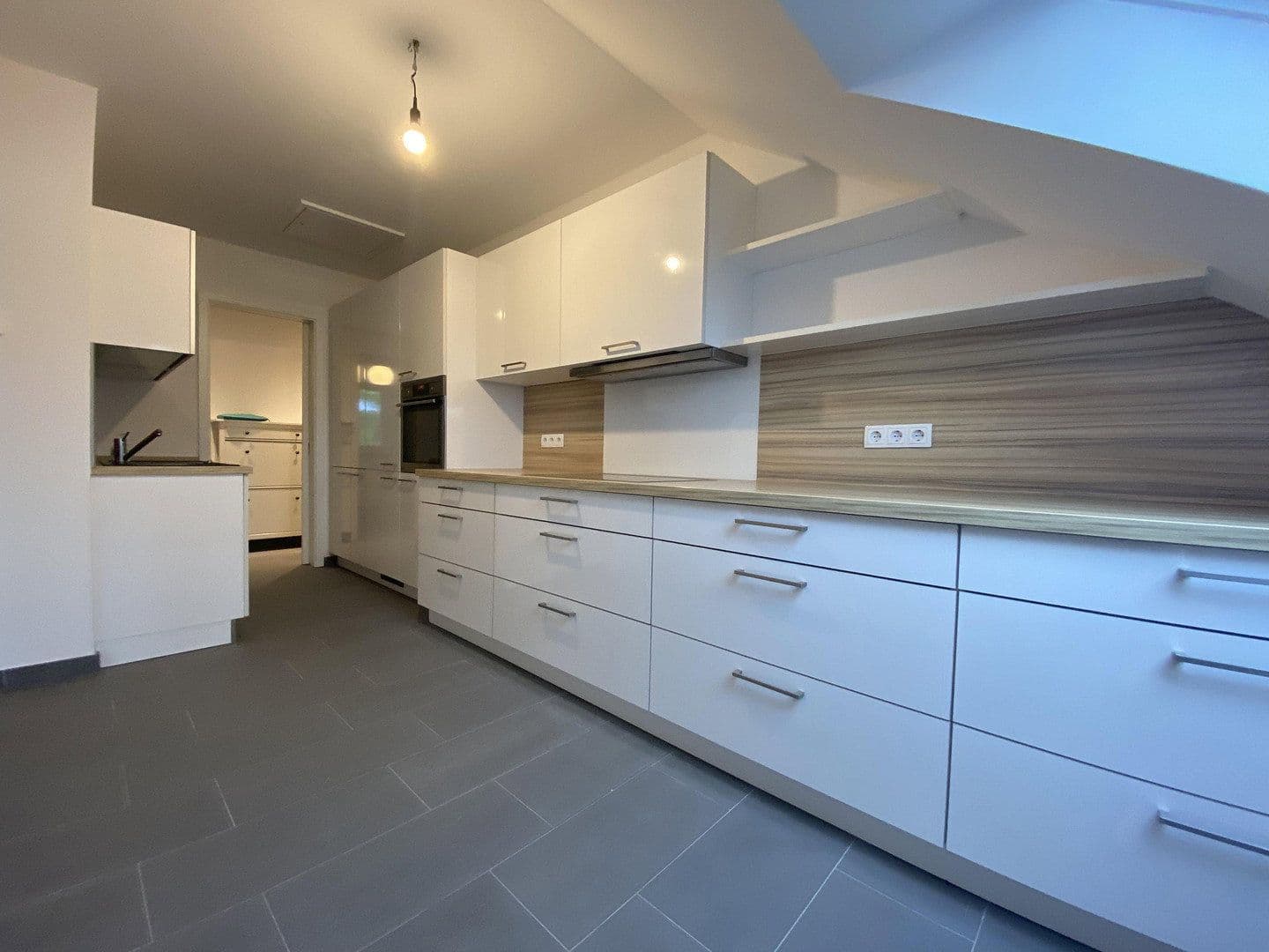 Prenájom bytu 4-izbový 133 m², Gerauer Straße 50c, Frankfurt am Main, Hesensko Prenájom bytu 4-izbový 133 m², Gerauer Straße 50c, Frankfurt am Main, Hesensko