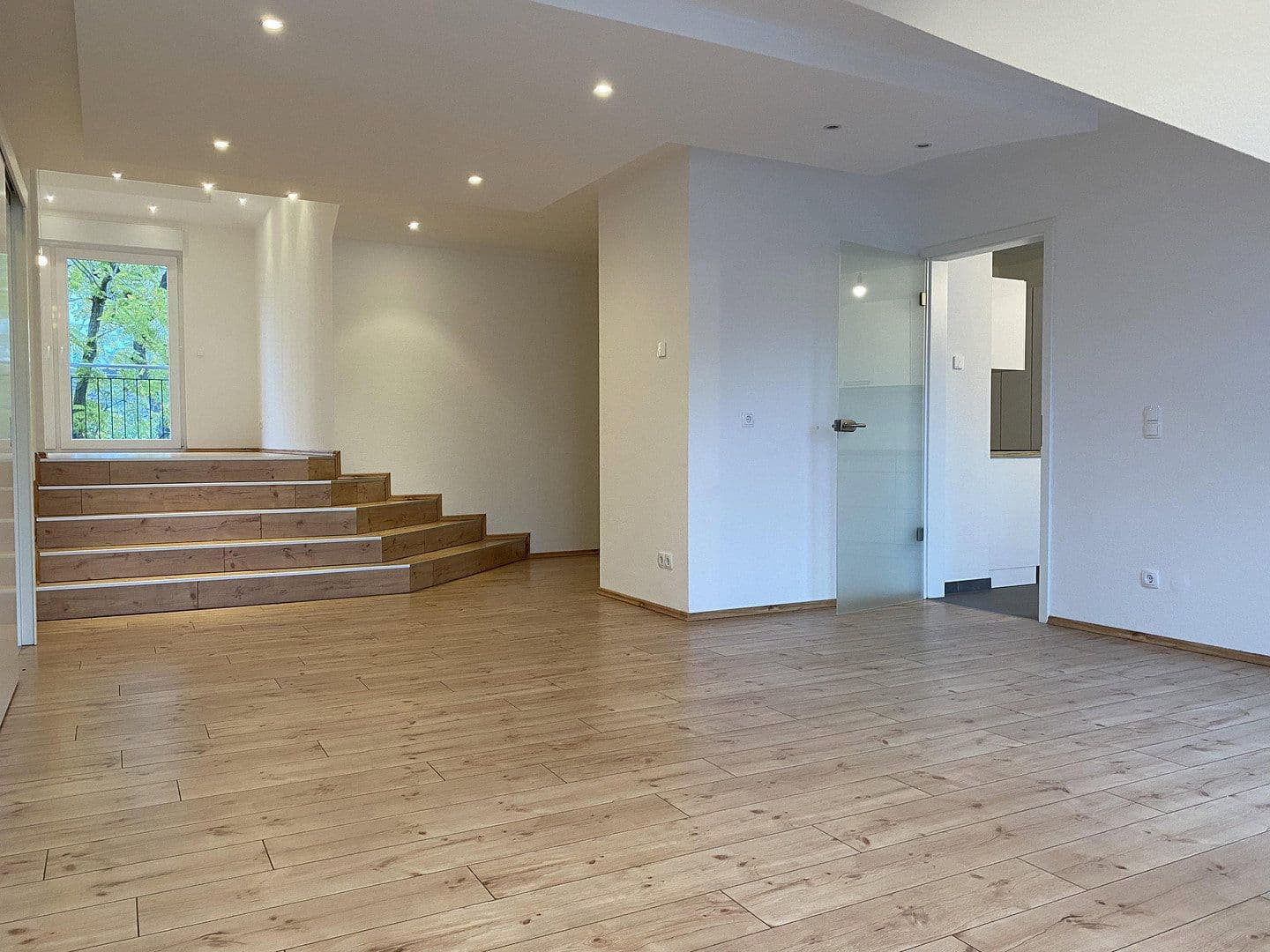 Prenájom bytu 4-izbový 133 m², Gerauer Straße 50c, Frankfurt am Main, Hesensko Prenájom bytu 4-izbový 133 m², Gerauer Straße 50c, Frankfurt am Main, Hesensko