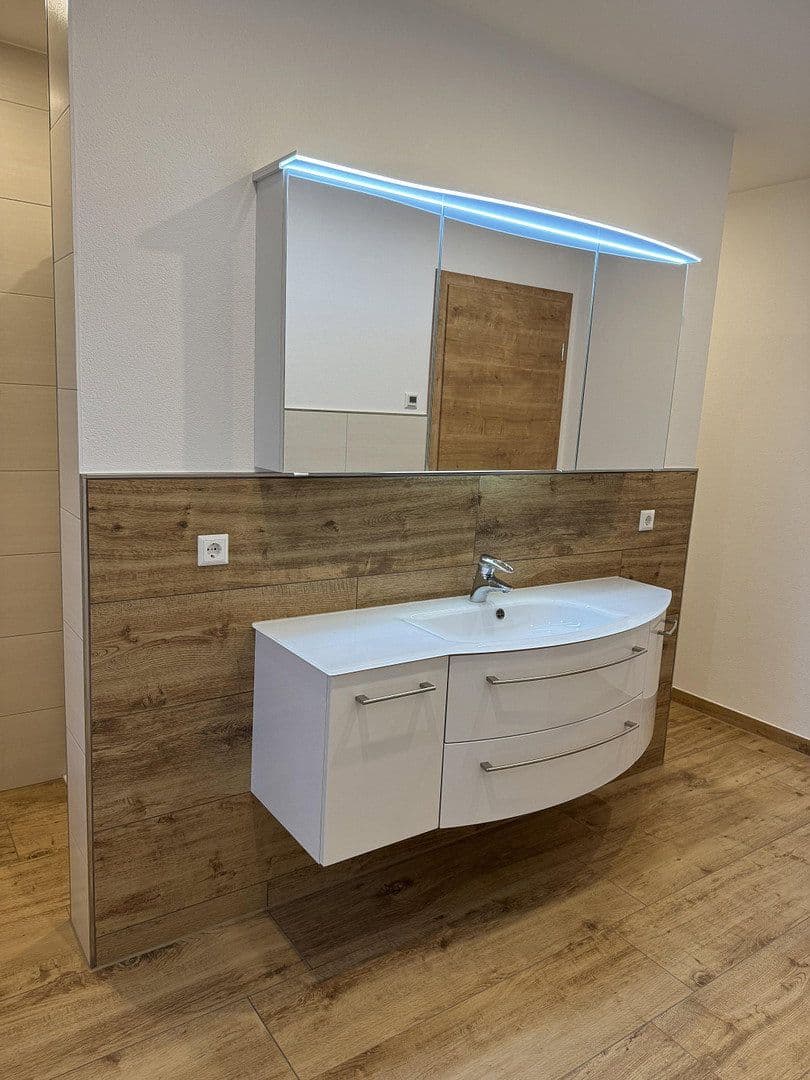 Predaj domu 227 m², pozemek 639 m², Laupheim, Bádensko-Wurttembersko Predaj domu 227 m², pozemek 639 m², Laupheim, Bádensko-Wurttembersko