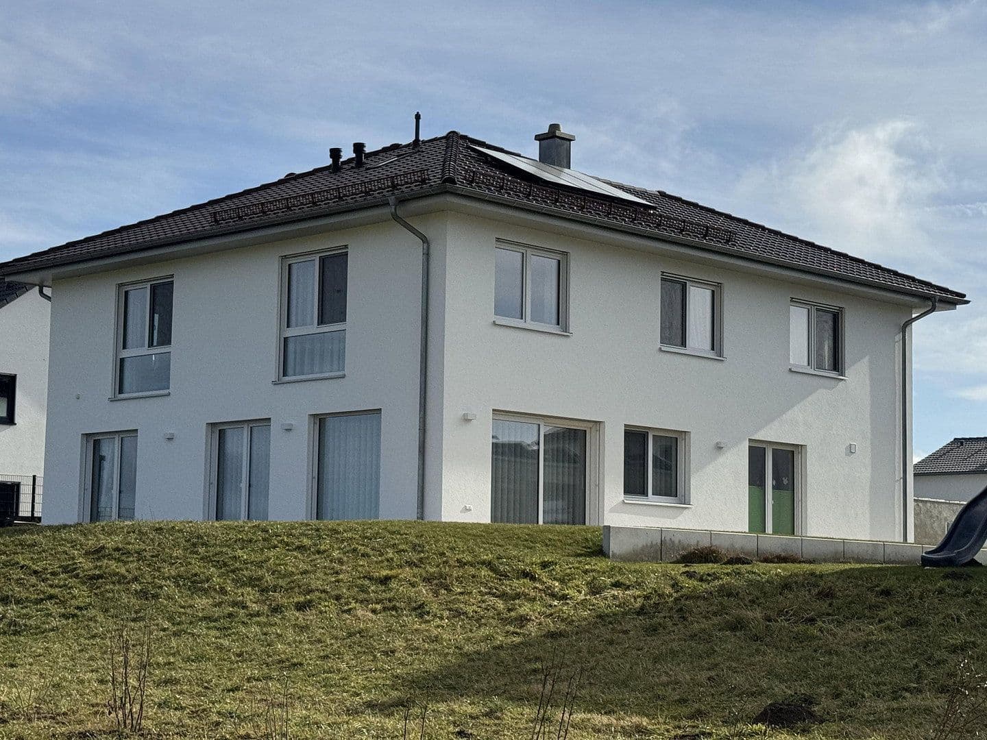Predaj domu 227 m², pozemek 639 m², Laupheim, Bádensko-Wurttembersko Predaj domu 227 m², pozemek 639 m², Laupheim, Bádensko-Wurttembersko