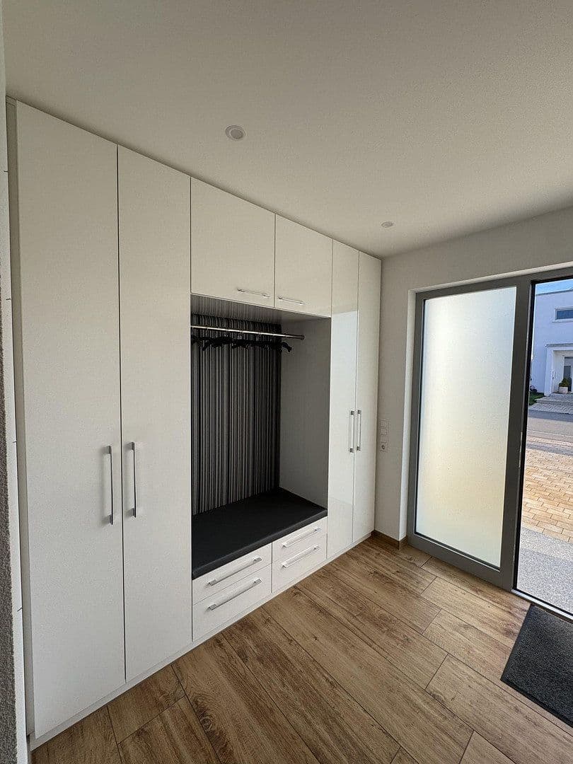 Predaj domu 227 m², pozemek 639 m², Laupheim, Bádensko-Wurttembersko Predaj domu 227 m², pozemek 639 m², Laupheim, Bádensko-Wurttembersko