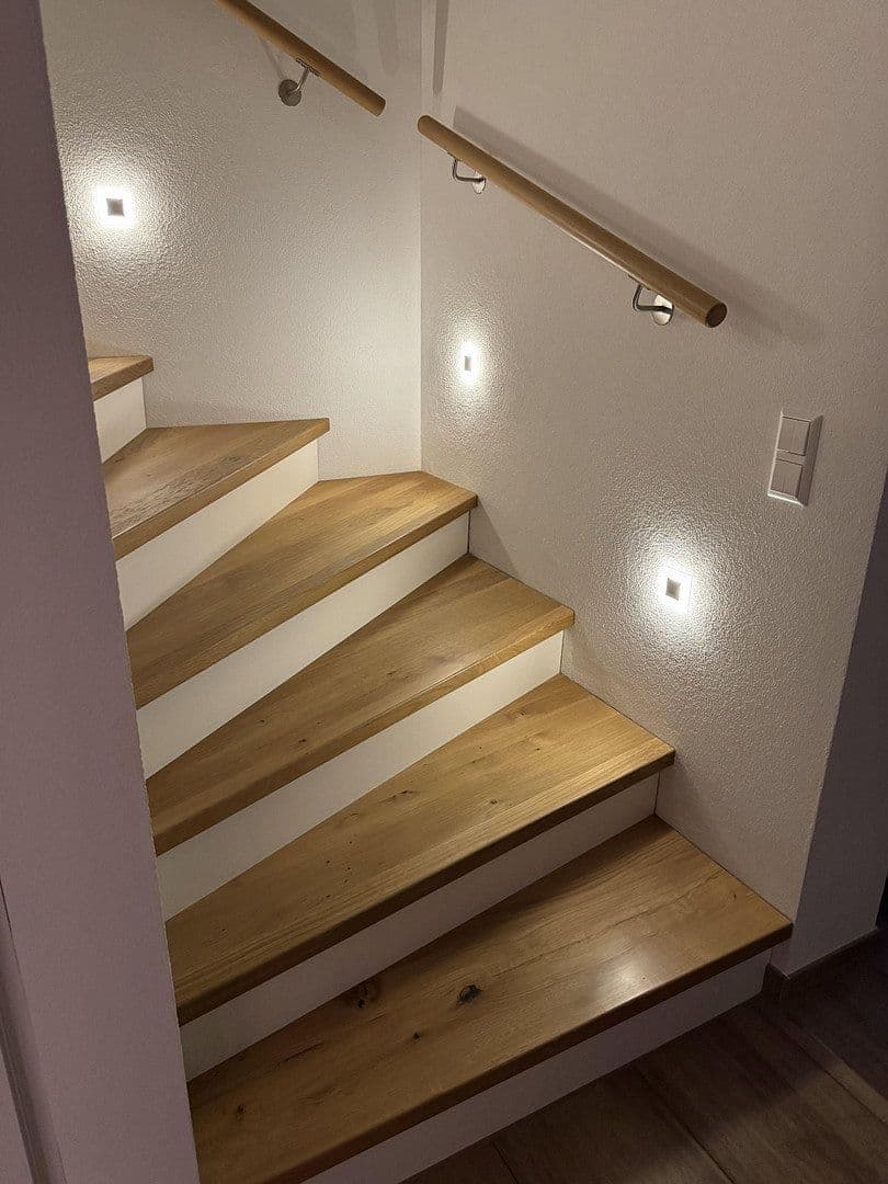 Predaj domu 227 m², pozemek 639 m², Laupheim, Bádensko-Wurttembersko Predaj domu 227 m², pozemek 639 m², Laupheim, Bádensko-Wurttembersko